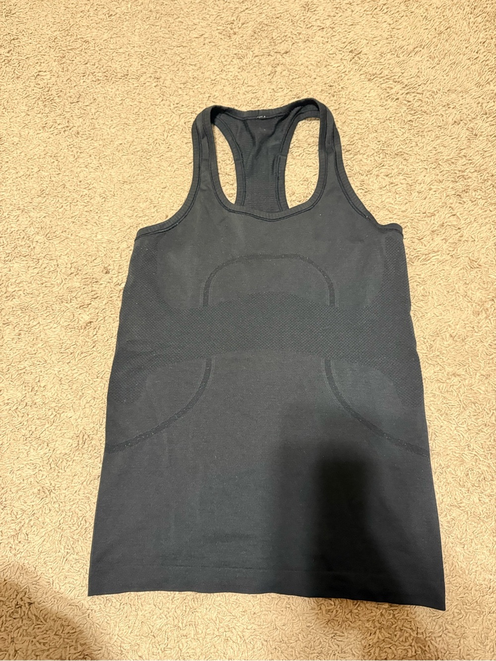 Black lululemon swiftly tank size 6